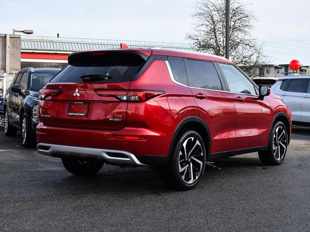 2025 Mitsubishi Outlander PHEV SEL - $10,000 Discount, Manager Demo! image 5