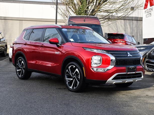 2025 Mitsubishi Outlander PHEV SEL - $10,000 Discount, Manager Demo! image 6