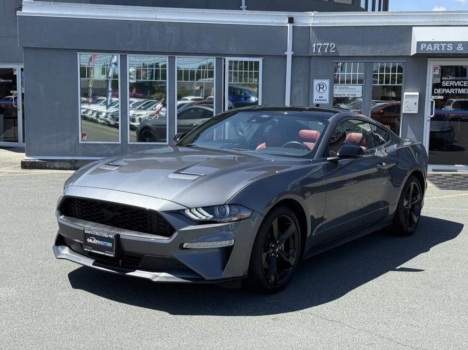 2022 Ford Mustang EcoBoost Premium RWD - Compass &  Camera Rear display photo