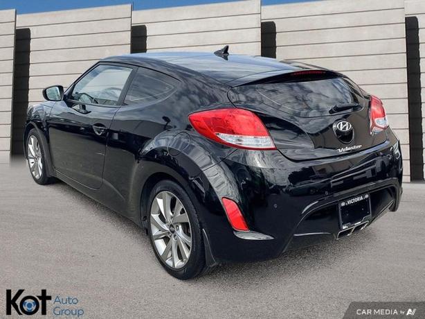 2016 Hyundai Veloster SE image 4