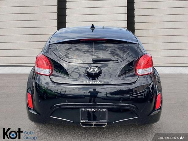 2016 Hyundai Veloster SE image 5