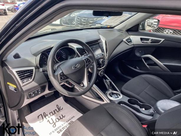 2016 Hyundai Veloster SE image 6