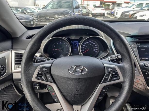 2016 Hyundai Veloster SE image 7