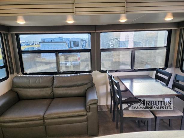 Used 2022 Keystone RV Cougar 364BHL image 8