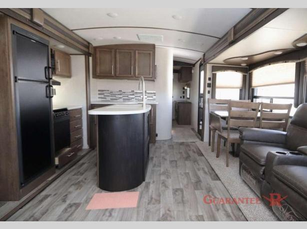 Used 2018 Keystone RV Cougar Half-Ton Series 32RLI image 6