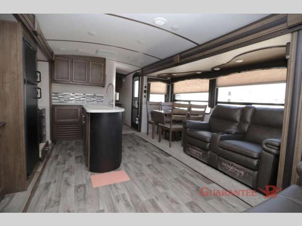 Used 2018 Keystone RV Cougar Half-Ton Series 32RLI image 7