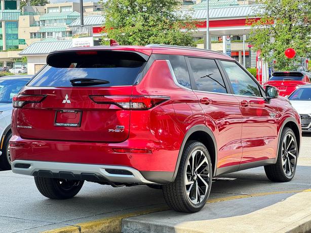 2025 Mitsubishi Outlander PHEV SEL - $5,000 Discount, Manager Demo! image 5