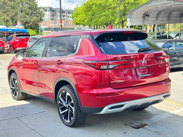 2025 Mitsubishi Outlander PHEV SEL - $5,000 Discount, Manager Demo! image 7