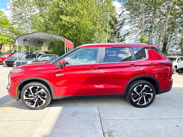 2025 Mitsubishi Outlander PHEV SEL - $5,000 Discount, Manager Demo! image 8