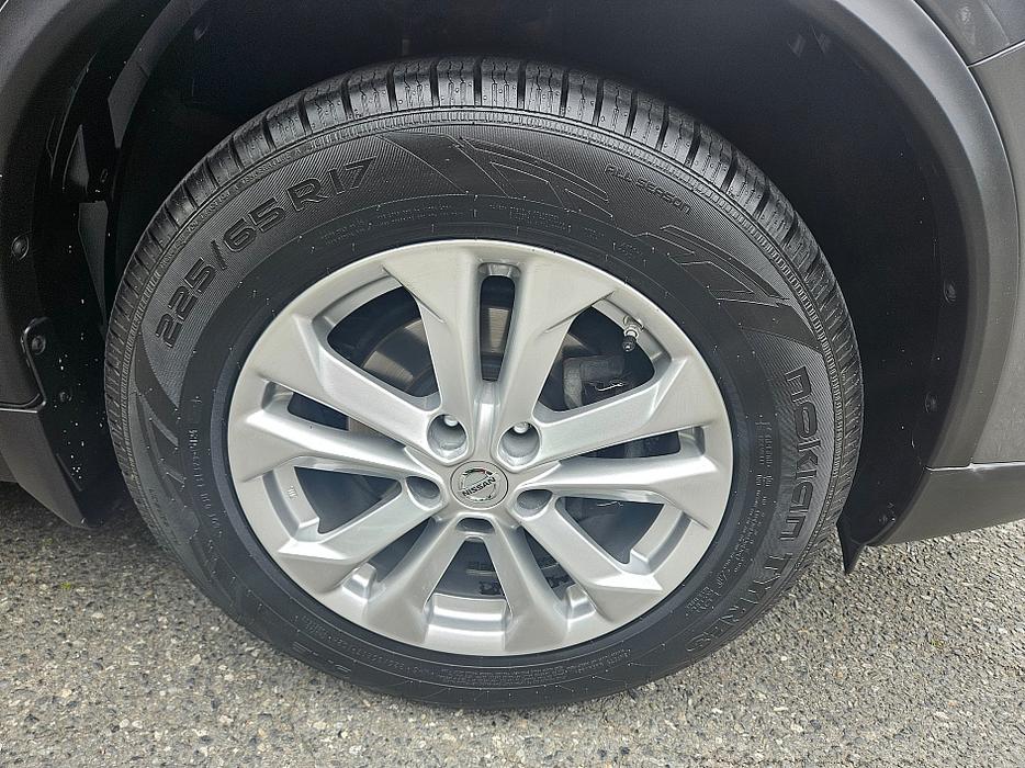 2016 Nissan  Rogue SL display photo