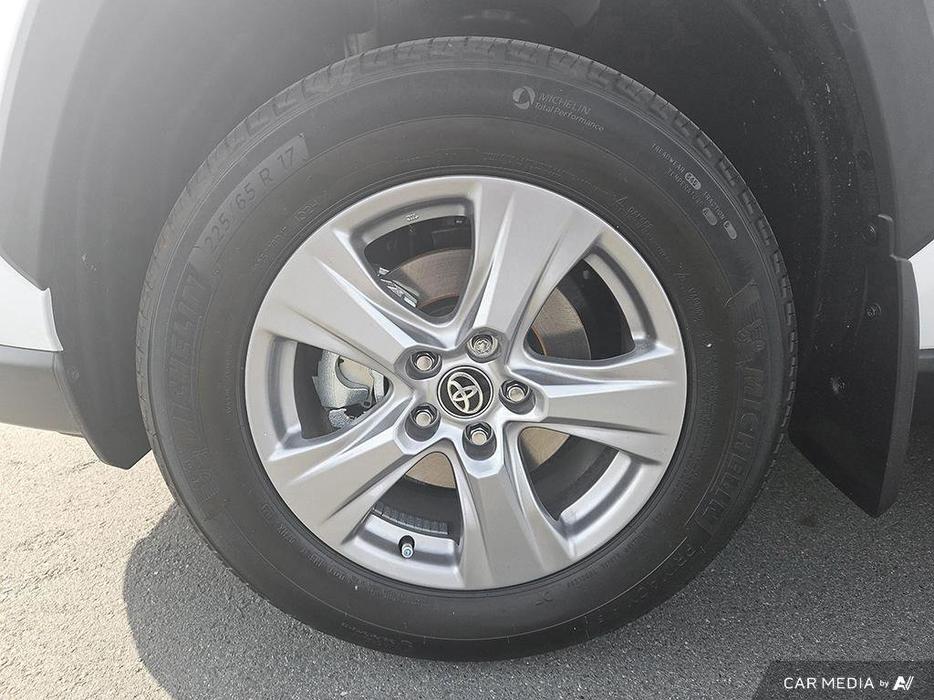 2025 Toyota RAV4 Hybrid XLE AWD | One Owner | No Reported Accidents! display photo