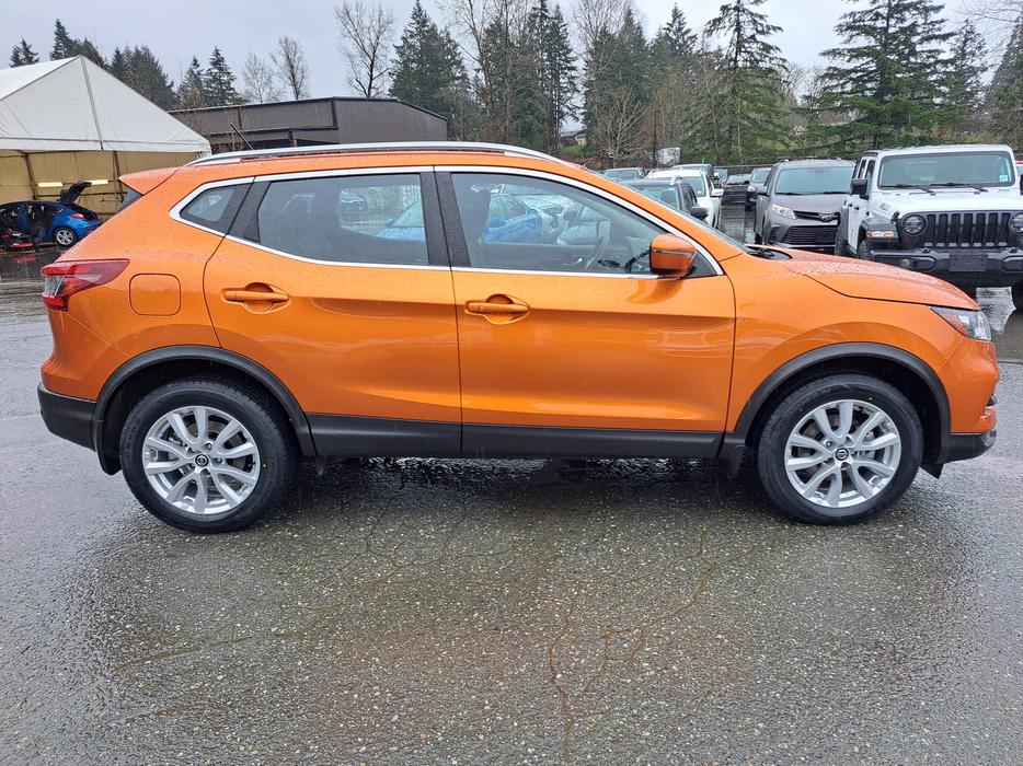 2023 Nissan Qashqai SV - Heated Seats, Heated Wheel, Moonroof display photo