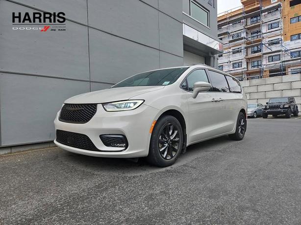 2021 Chrysler Pacifica Touring-L | Heated Seats | Leather! image 1