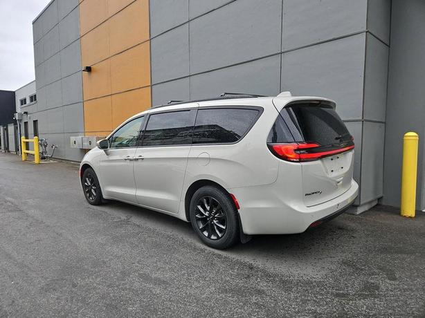 2021 Chrysler Pacifica Touring-L | Heated Seats | Leather! image 4
