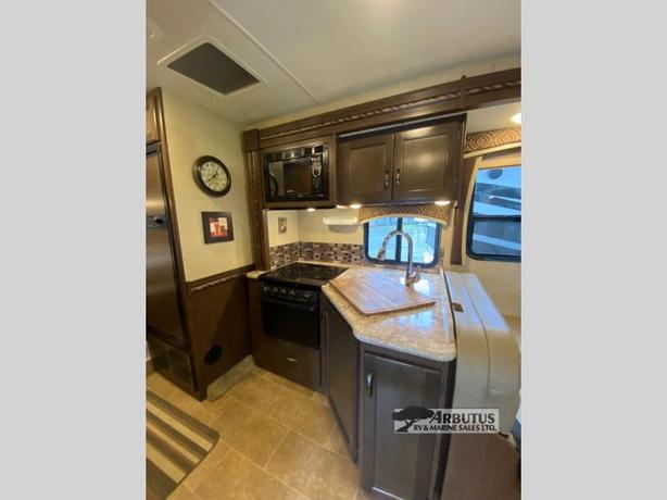 Used 2018 Thor Motor Coach Chateau 28Z image 7