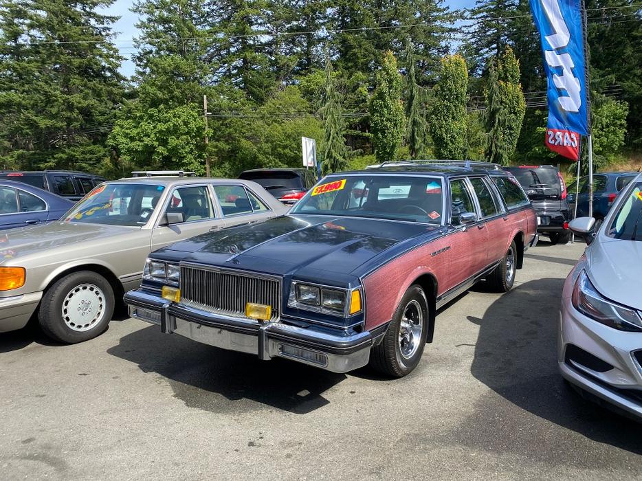 1980 Buick  LeSabre Estate wagon 5 passenger wagon display photo