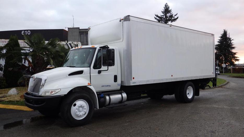 2017 International 4300 22 Foot Cube Van Dually Diesel with Power Tailgate display photo
