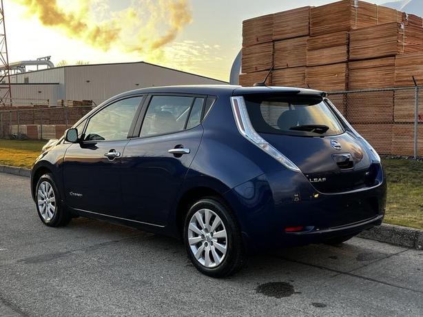 2016 Nissan LEAF S Electric image 6