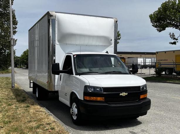 2020 Chevrolet Express G4500 16 Foot Cube Van with Aluminum Ramp image 2