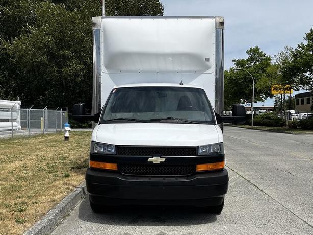 2020 Chevrolet Express G4500 16 Foot Cube Van with Aluminum Ramp image 3