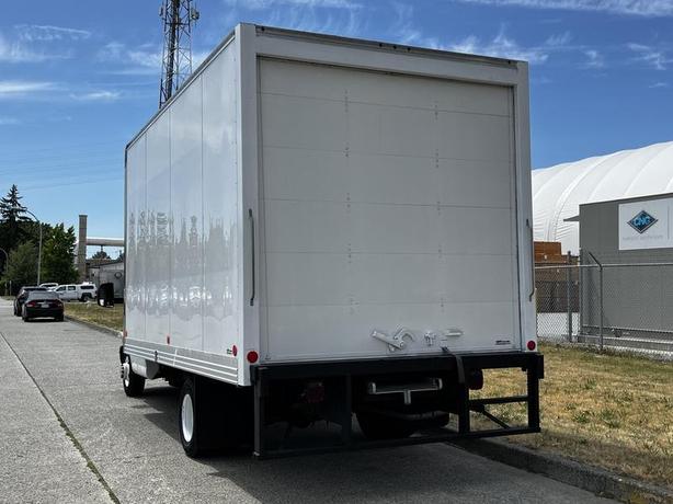 2020 Chevrolet Express G4500 16 Foot Cube Van with Aluminum Ramp image 8