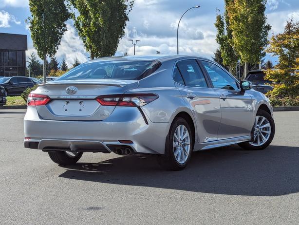 2022 Toyota Camry SE - No Accidents, Heated Seats/Steering Wheel image 6