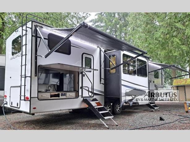Used 2022 Keystone RV Avalanche 378BH image 4
