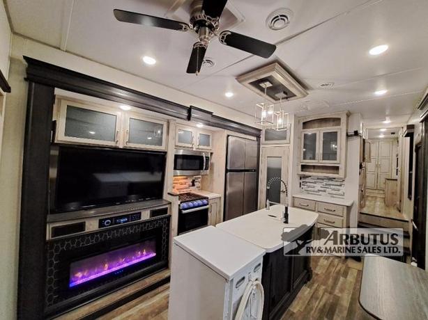 Used 2022 Keystone RV Avalanche 378BH image 6