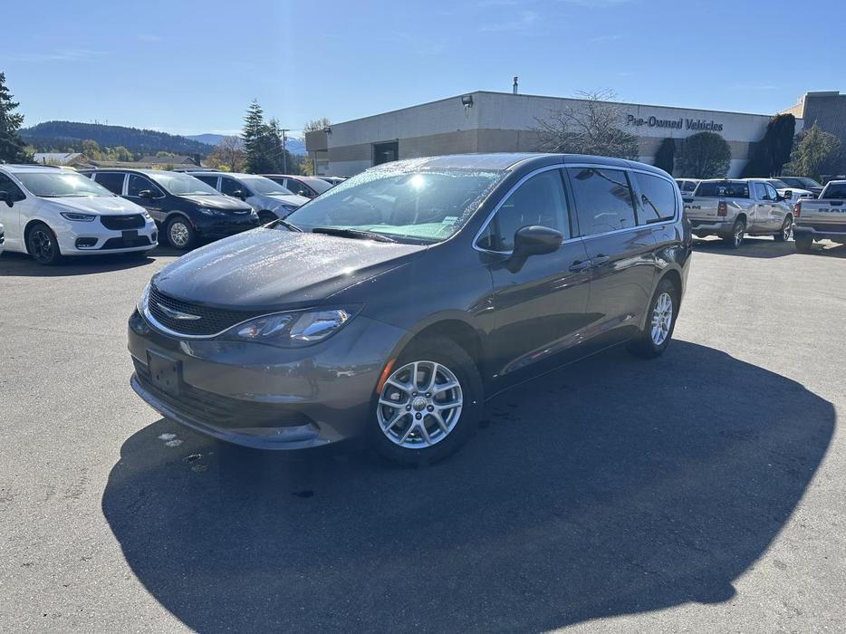 2020 Chrysler Pacifica LX display photo