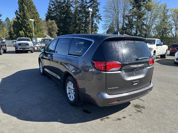 2020 Chrysler Pacifica LX image 3