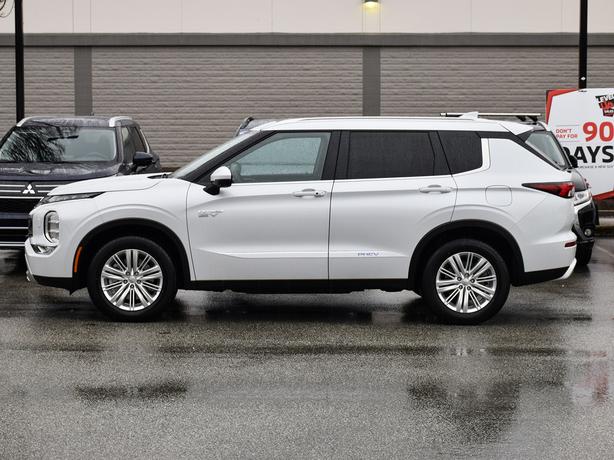 2025 Mitsubishi Outlander PHEV LE - $10,000 Discount, Manager Demo! image 3