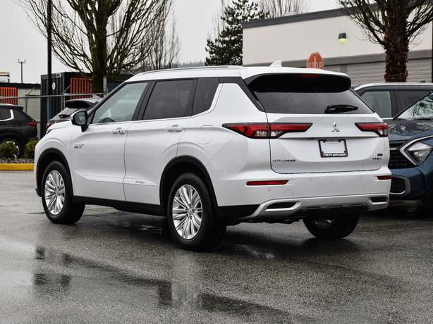 2025 Mitsubishi Outlander PHEV LE - $10,000 Discount, Manager Demo! image 4