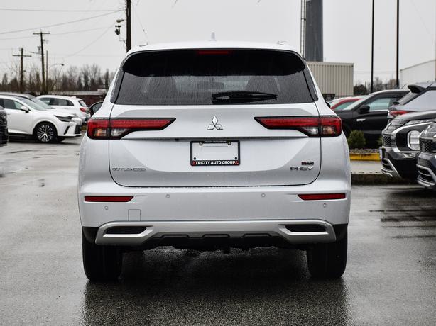 2025 Mitsubishi Outlander PHEV LE - $10,000 Discount, Manager Demo! image 5