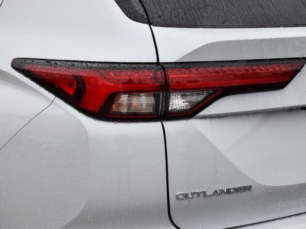 2025 Mitsubishi Outlander PHEV LE - $10,000 Discount, Manager Demo! image 6