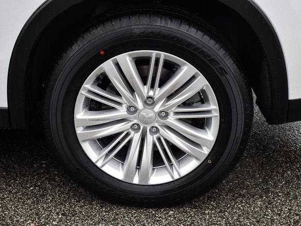 2025 Mitsubishi Outlander PHEV LE - $10,000 Discount, Manager Demo! image 7