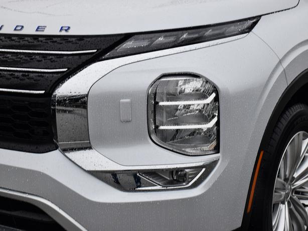 2025 Mitsubishi Outlander PHEV LE - $10,000 Discount, Manager Demo! image 8