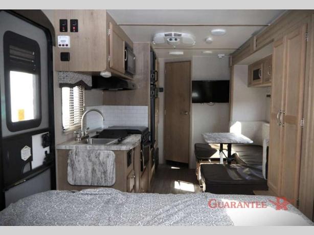 Used 2020 Winnebago Minnie Drop 210RBS image 6