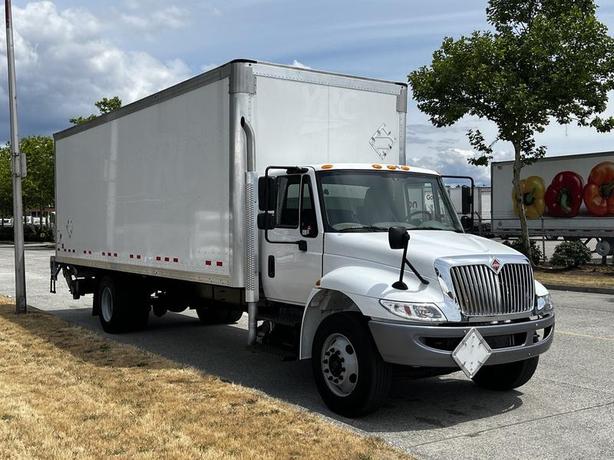 2019 International 4300 26 Foot Cube Van with Power Tail Gate Hydraulic Brakes   image 1
