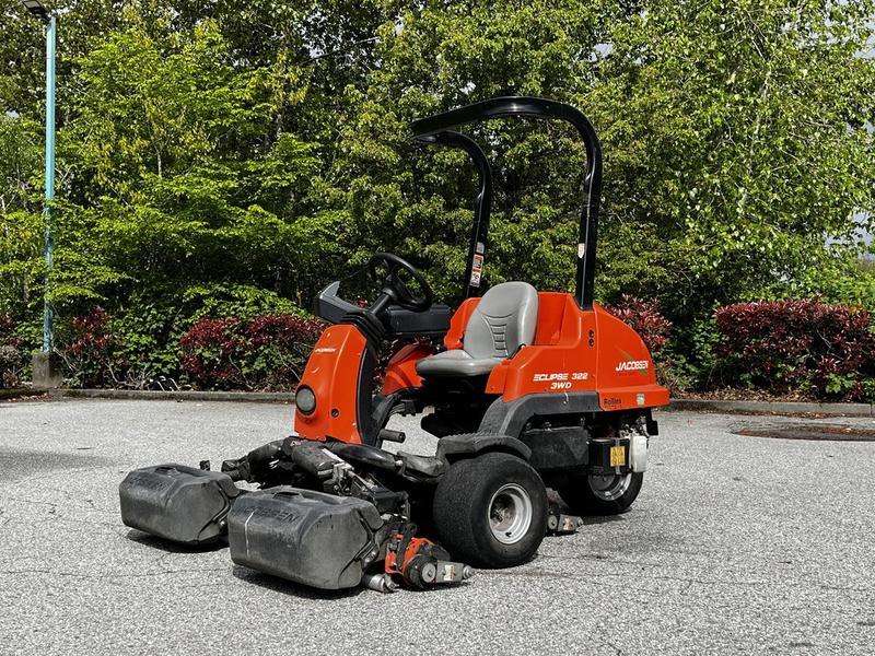 2015 Jacobsen Eclipse 322 3WD Mower display photo