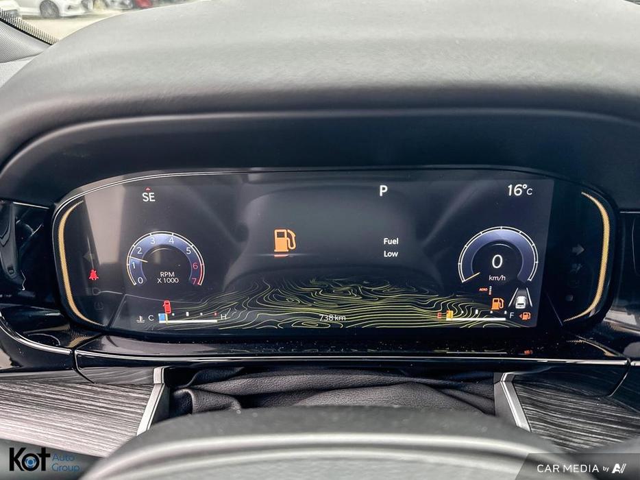 2023 Jeep Wagoneer Series III display photo
