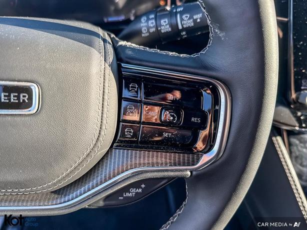 2023 Jeep Grand Wagoneer Series II Obsidian image 8
