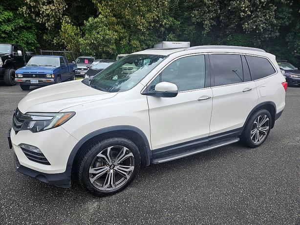2017 Honda  Pilot Touring image 2