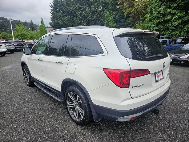 2017 Honda  Pilot Touring image 4