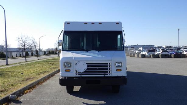 2009 Ford Econoline E450 Step Cargo Van Dually image 3