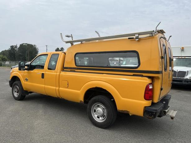 2013 Ford F-250 SD XLT SuperCab Long Bed 4WD Diesel with work top canopy image 3