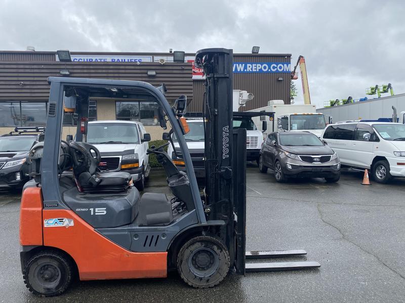 2011 Toyota 028FG15 GENEO 3 Stage Propane FORKLIFT display photo