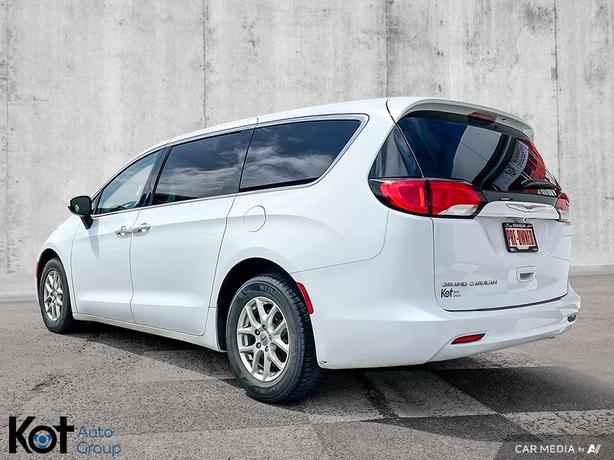 2021 Chrysler Grand Caravan SXT | Apple CarPlay & Android Auto | Second-Row Remo image 7