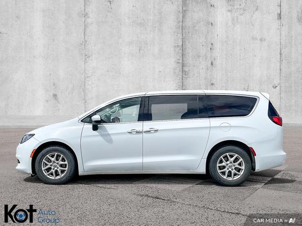 2021 Chrysler Grand Caravan SXT | Apple CarPlay & Android Auto | Second-Row Remo image 8