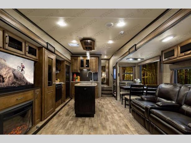 Used 2017 Grand Design Reflection 303RLS image 1