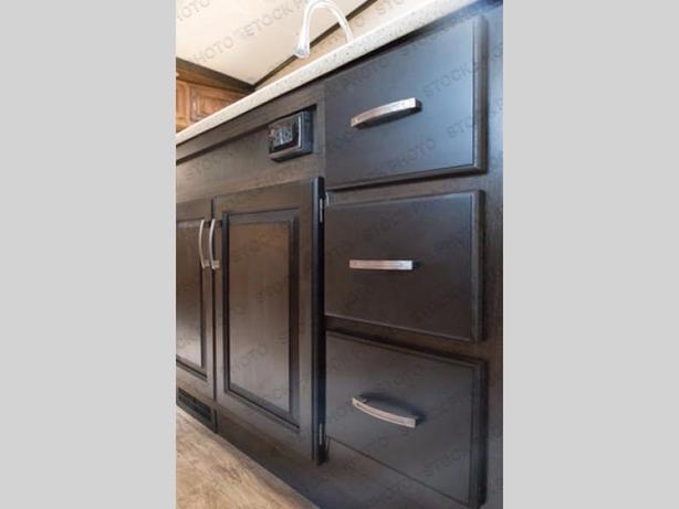 Used 2017 Grand Design Reflection 303RLS image 8